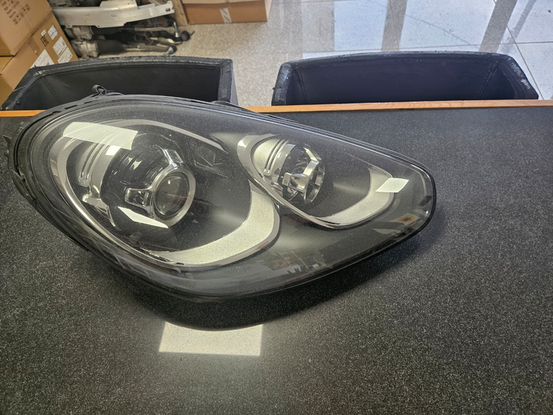 porsche-958-cayenne-passenger-rh-headlight-7p5941752f