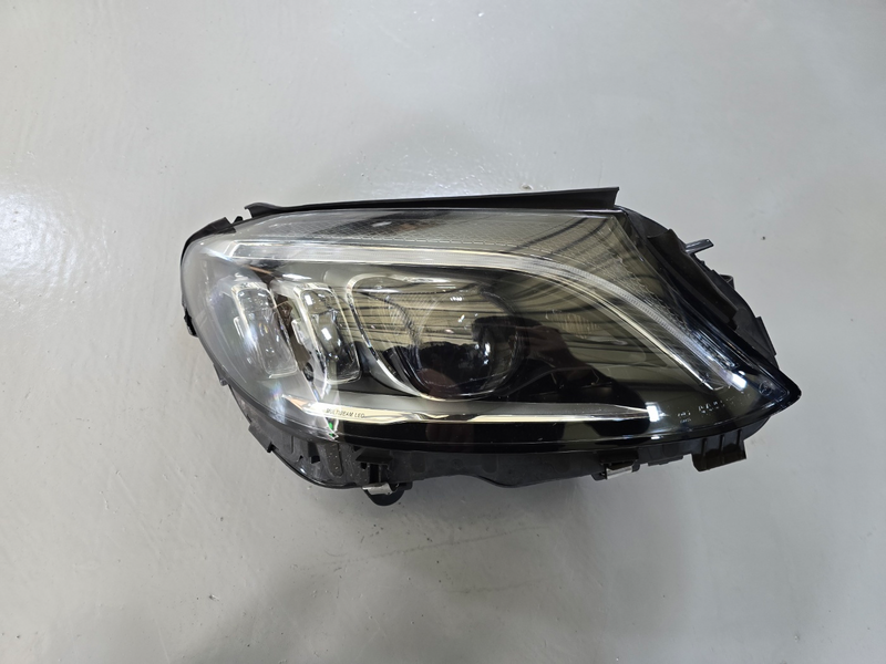 farol-do-lado-do-passageiro-mercedes-w205-c-classe-c43-c63-amg-f-l-a205-906-16-06-kz-a2059061606