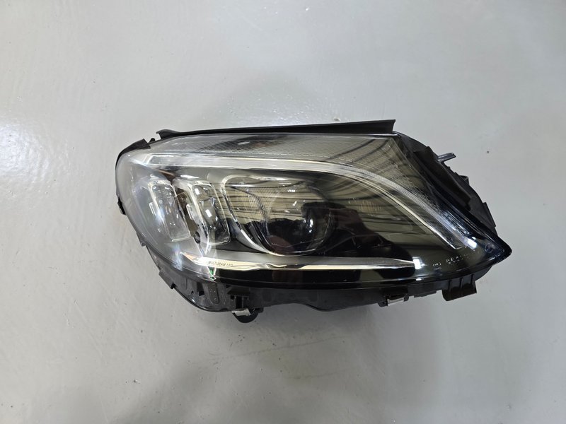 mercedes-w205-clase-c-c43-c63-amg-f-l-faro-lado-pasajero-a205-906-16-06-kz-a2059061606