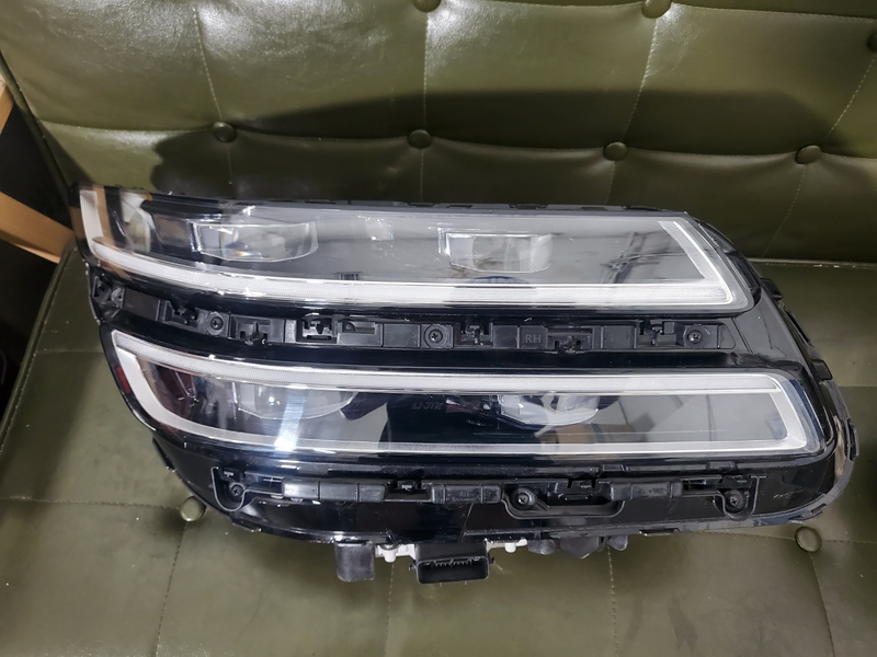 genesis-gv80-headlamp-rh-passenger-seat-direction