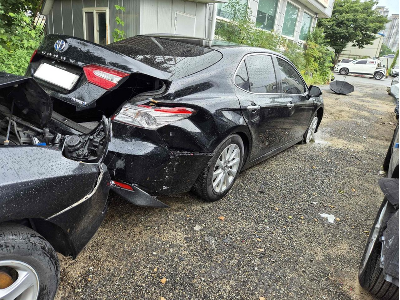 toyota-camry-hybrid-le-de